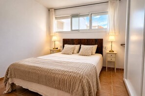 2 Schlafzimmer, Schreibtisch, Bügeleisen/Bügelbrett, kostenloses WLAN