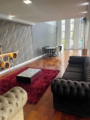 Mansion in Curitiba with jacuzzi and heated pool inside the house, sleeps up to 10 people.