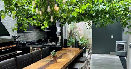 Mansion in Curitiba with jacuzzi and heated pool inside the house, sleeps up to 10 people.