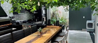 Mansion in Curitiba with jacuzzi and heated pool inside the house, sleeps up to 10 people.