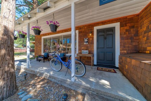 1 Block from Regan Beach | BBQ | Deck