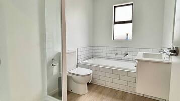 House, 3 Bedrooms, Patio | Bathroom