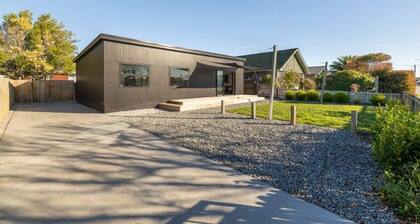 Modern Spacious Home, Very Close to City Centre