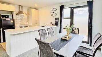 House, 3 Bedrooms, Patio | Dining room