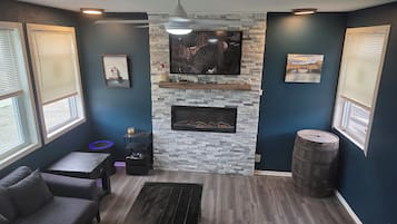 Smart TV, fireplace, stereo