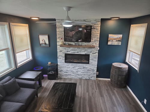 Lake Erie Fishing - Sleeps 8 · 3 Bd - 1.5 Bth - Full Kitchen - Patio - Out Elec.