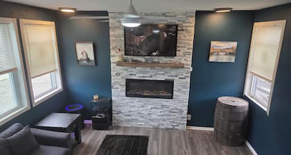 Lake Erie Fishing - Sleeps 8 · 3 Bd - 1.5 Bth - Full Kitchen - Patio - Out Elec.