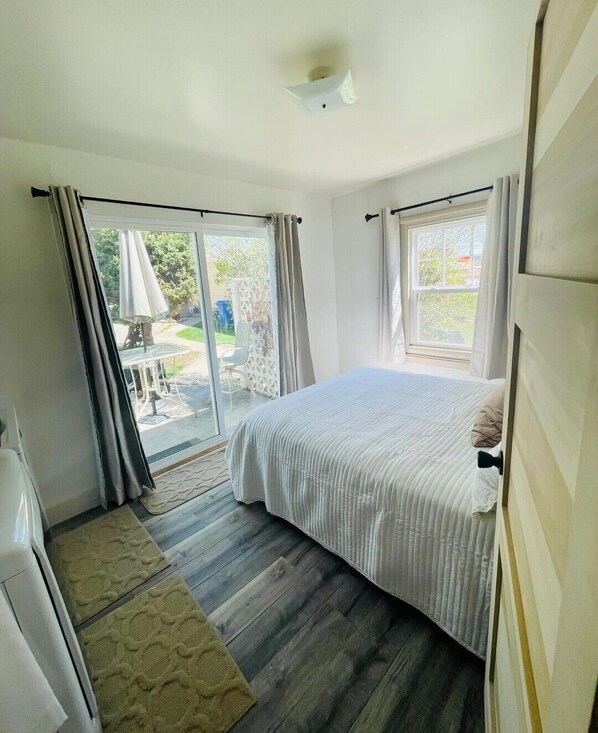 2 bedrooms, iron/ironing board, internet, bed sheets