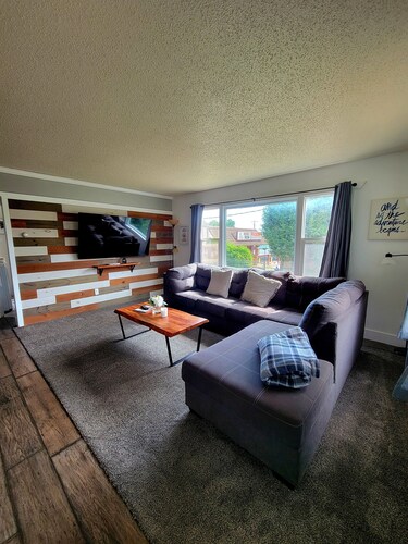 Rest Away @ Look No Further! 2 bedroom near CANYON LAKE PARK