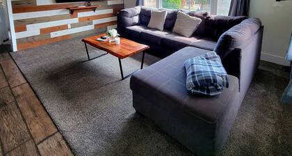 Rest Away @ Look No Further! 2 bedroom near CANYON LAKE PARK