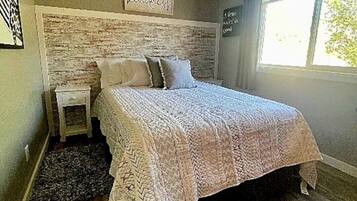 2 dormitorios, tabla de planchar con plancha, Internet y ropa de cama
