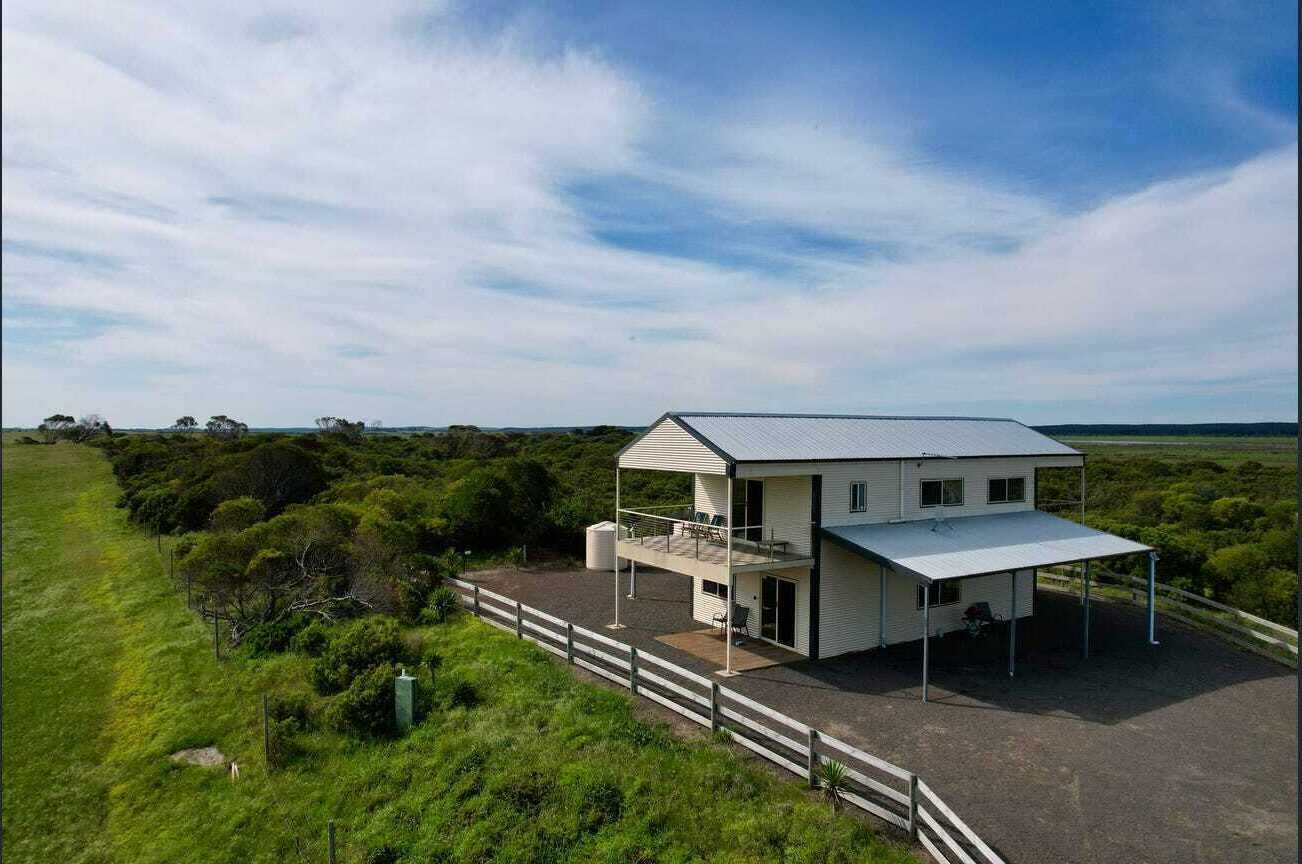Exterior. Get away at Rivoli Bay Farm Stay. Beach access close by