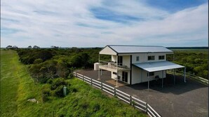 Exterior - Get away at Rivoli Bay Farm Stay. Beach access close by. Sleeps 6 (Beachport)