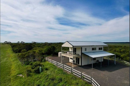 Exterior. Get away at Rivoli Bay Farm Stay. Beach access close by