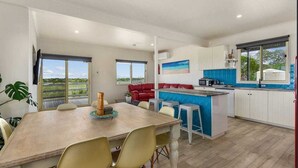 Dining - Get away at Rivoli Bay Farm Stay. Beach access close by. Sleeps 6 (Beachport)