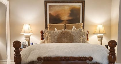 Spacious 5-bedroom townhome in fantastic Bronx