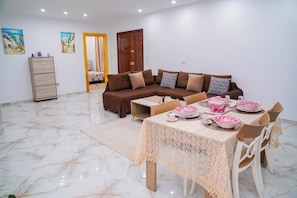 Dining - Villa Azure (Metline)