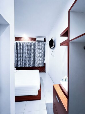 Desk, free WiFi - Ars Inn Diamond Co-Living CondongCatur (Sleman)