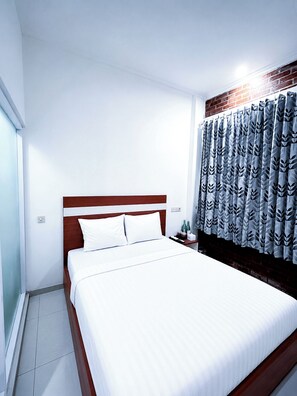 Desk, free WiFi - Ars Inn Diamond Co-Living CondongCatur (Sleman)