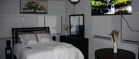 1 bedroom, bed sheets