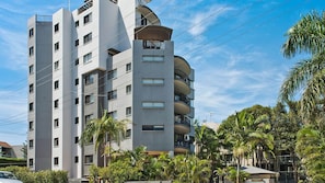 A multi-story hotel with balconies, surrounded by palm trees. - Meridian unit 15 Kings Beach (Kings Beach)