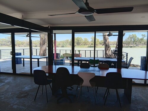 Pink Shack River Murray Getaway