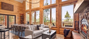 KABINO: Elevated Mountain Views 3 Stories Privacy Trails Yellowstone