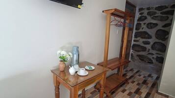 Kamar Quadruple Comfort, kamar mandi pribadi | Meja kerja dan Wi-Fi gratis