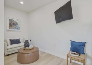 Living area - Cozy 1-bedroom apartment in delightful La Mesa with AC and Laundry (La Mesa)