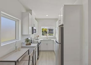 Private kitchen - Cozy 1-bedroom apartment in delightful La Mesa with AC and Laundry (La Mesa)