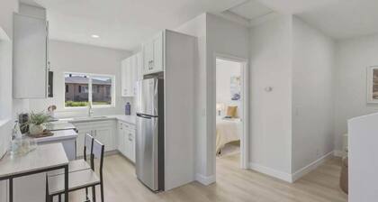 Splendid 1-bedroom apartment in delightful La Mesa with AC and Laundry