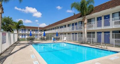 Motel6 Lost Hills, CA