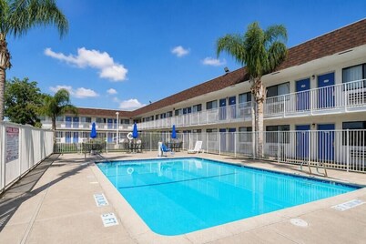 Motel6 Lost Hills, CA