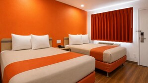 Room - Motel6 Lost Hills, CA (Lost Hills)