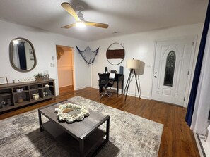 Interior - Coastal Escape in the Heart of Morehead City (Morehead City)