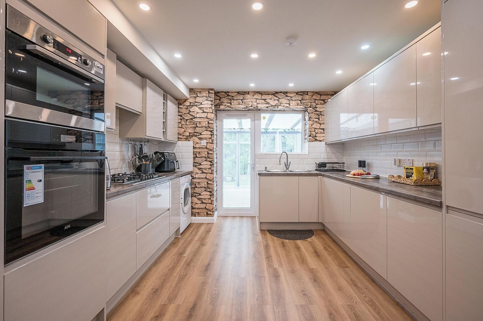 Coffee/tea maker, fridge, microwave, oven