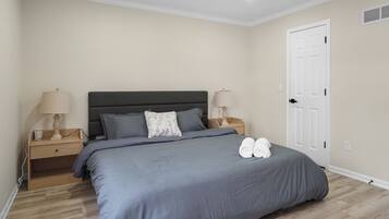 4 bedrooms, iron/ironing board, WiFi, bed sheets