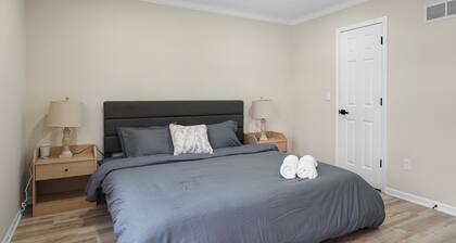 Large Olathe Getaway 4 Bath 3 Full Baths Sleeps 10
