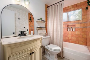 Bathroom - Love Garden – Spiritual Retreat, 2 bedroom oasis, perfect location (Sedona)
