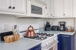 Private kitchen - Love Garden – Spiritual Retreat, 2 bedroom oasis, perfect location (Sedona)