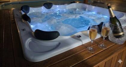 Palmas Beach | Jacuzzi | Sleeps 23 | Games Room