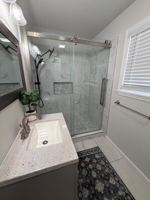 Towels, soap, toilet paper - Charming house in lovely Birmingham with cool AC for relaxing stays (Birmingham)