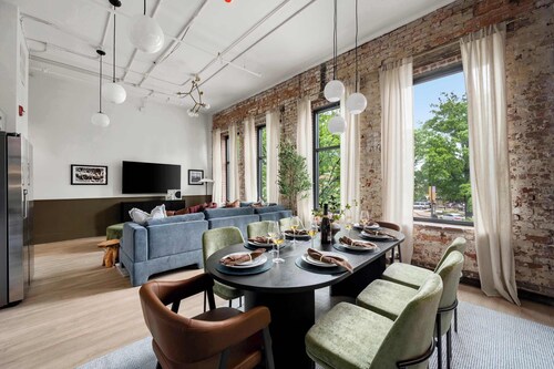 Southside Luxury Stay | Exposed Brick + Walkable