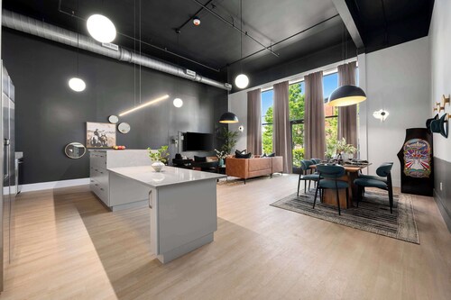 Downtown Luxury Stay | Patio + Mountain Views