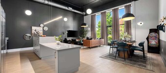 Downtown Luxury Stay | Patio + Mountain Views