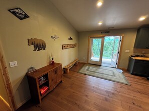 Interior - Secluded Mountainside 3 Bedroom Home (Marion)