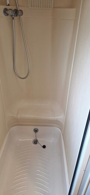Shower, towels - Cabin Sleeps 4 with Parking (Forfar)