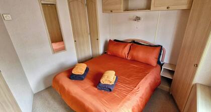 Cabin Sleeps 4 with Parking