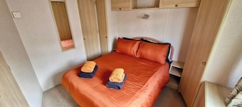 Cabin Sleeps 4 with Parking