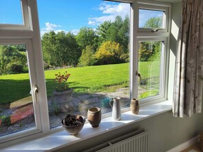Interior - 2 bed-sleeps 4-pets-courtyard and garden-bbq (Totnes)